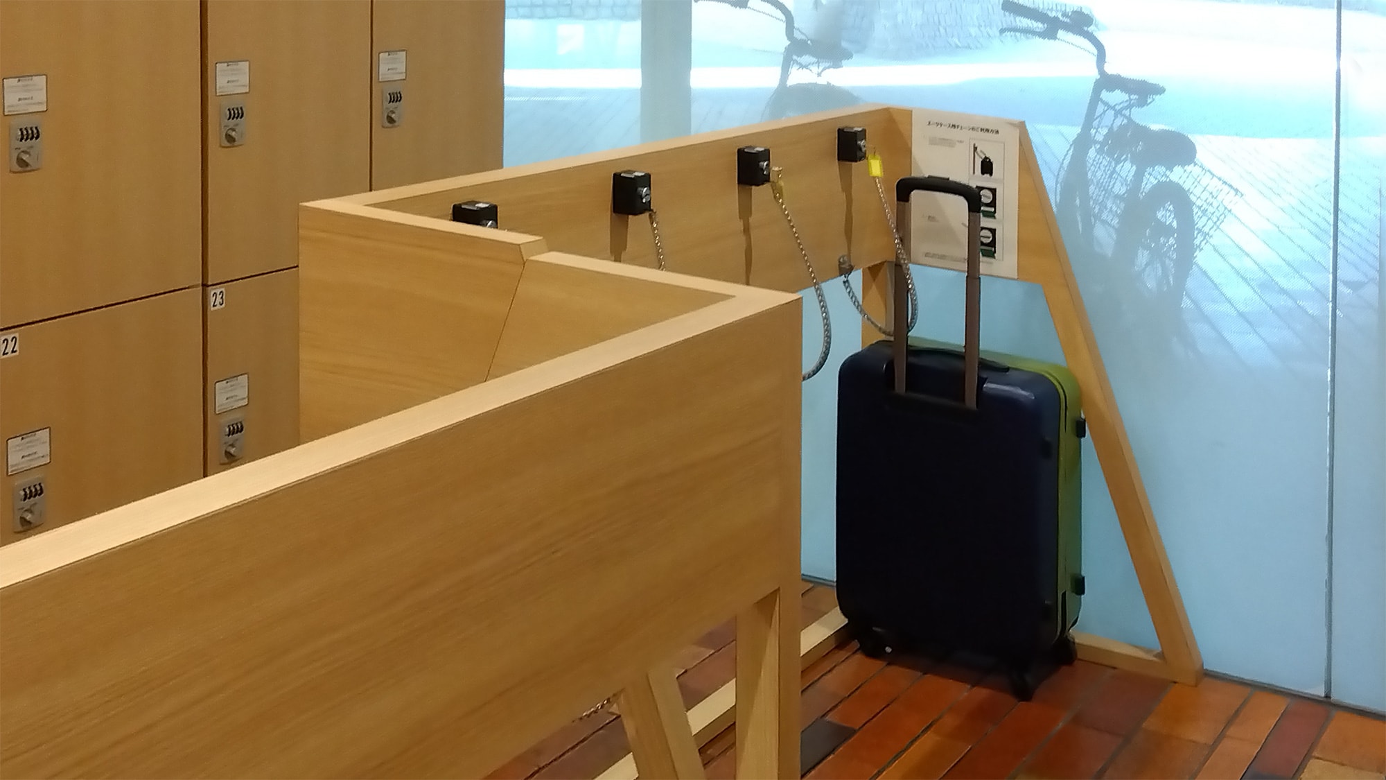 The free cloakroom can be used free of charge both before check-in and after check-out.