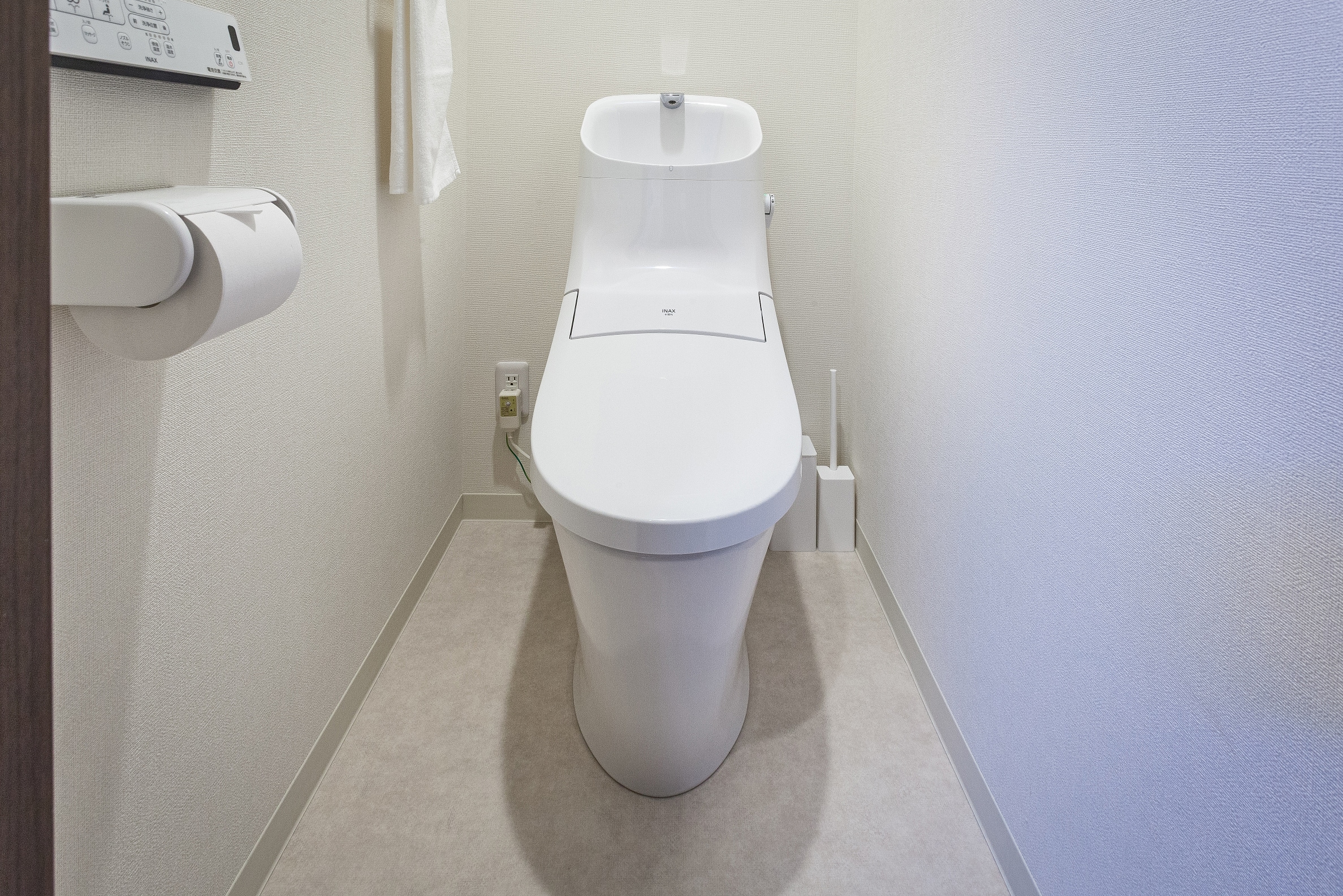 Toilet (warm water washing toilet seat)
