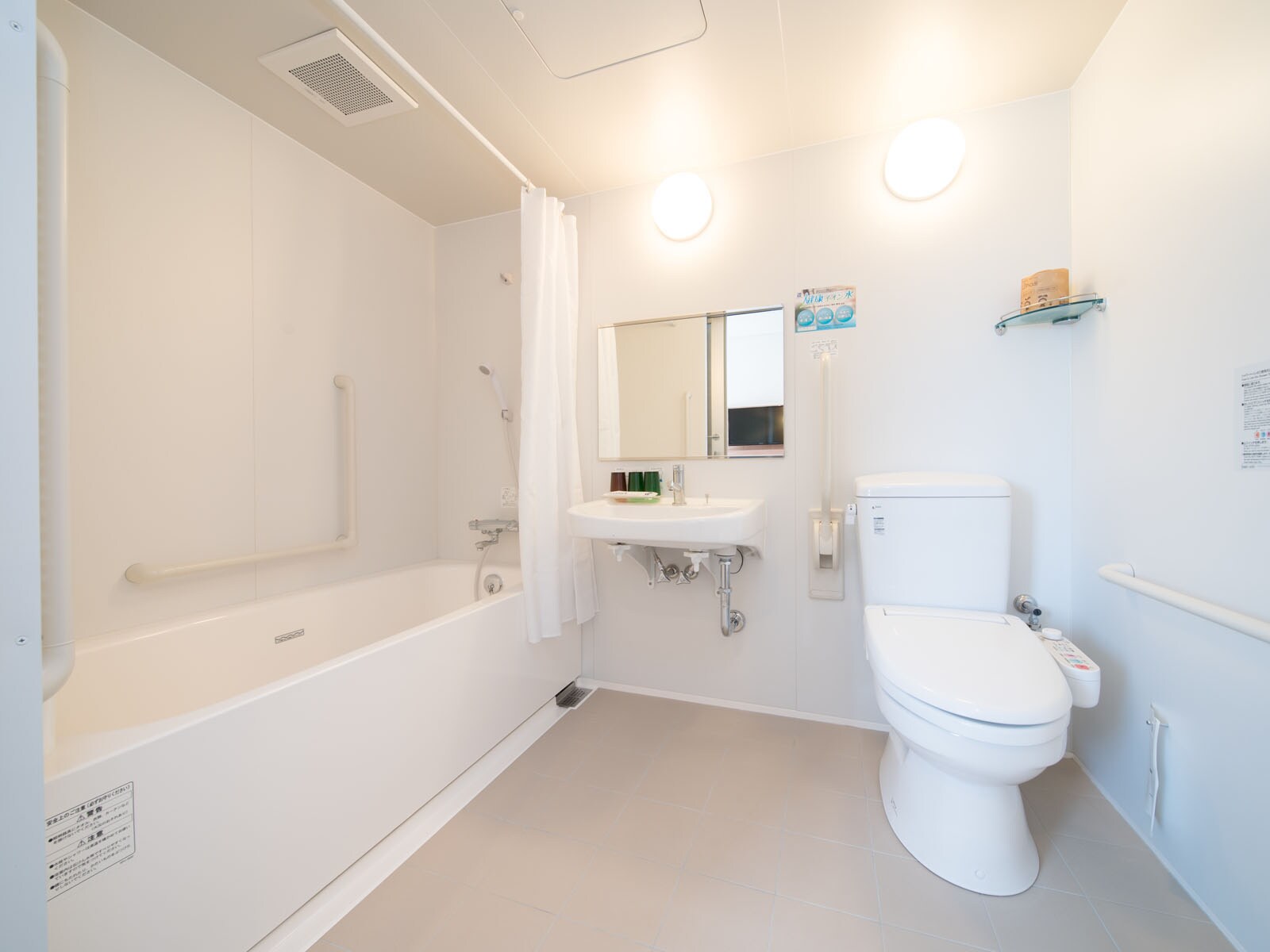 Barrier-free room/unit bath