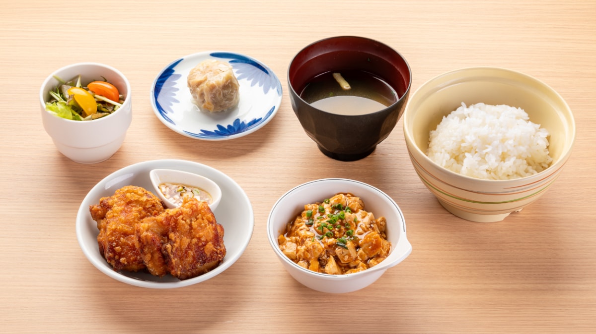 早餐：炸鸡和麻婆豆腐套餐