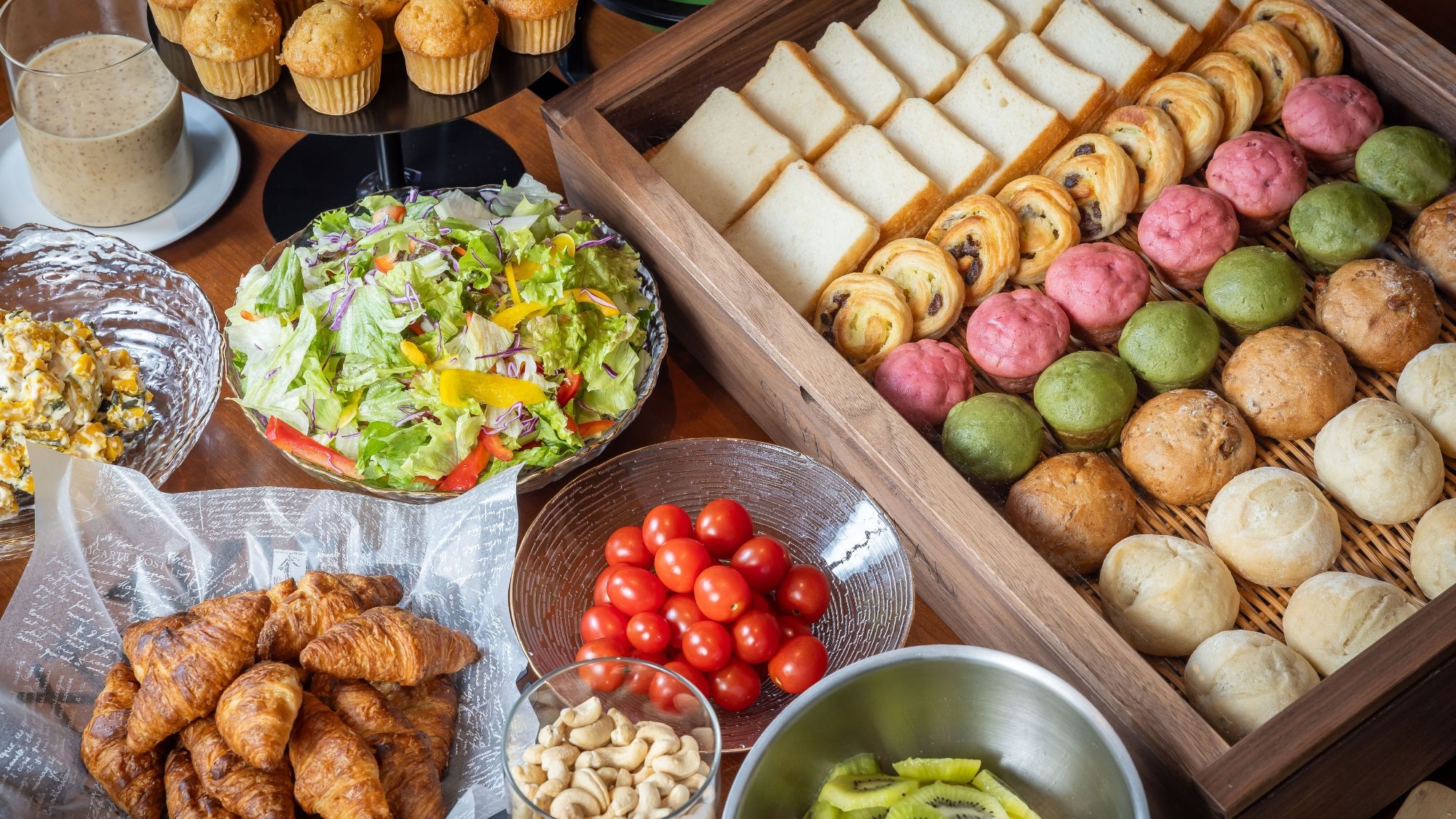 ◆Breakfast｜You can choose from three main dishes: omelette, scrambled eggs, and salmon meunière