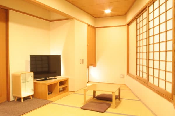 Japanese-style room