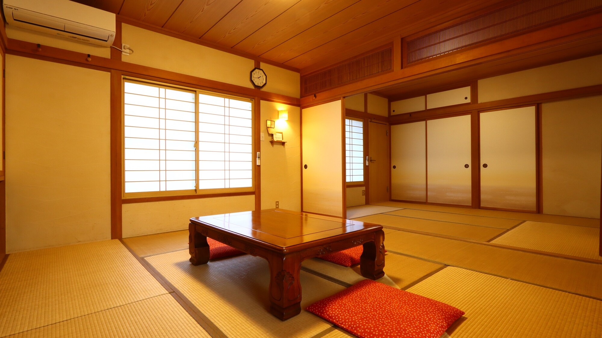 [Japanese-style room 14 tatami mats] Two adjoining Japanese-style rooms