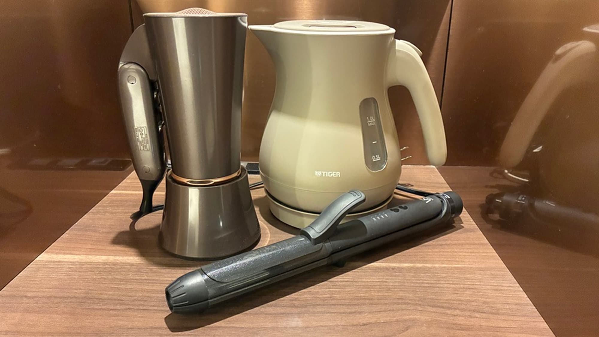 便利設施(熱水壺/吹風機/雙頭直髮器)