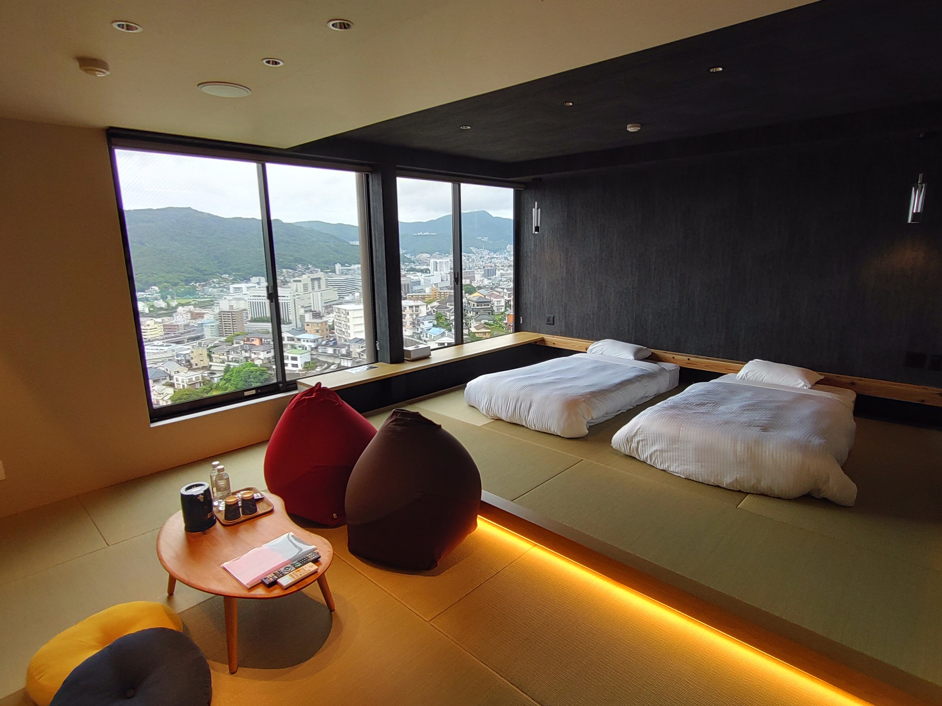 Japanese-Western room (daytime)