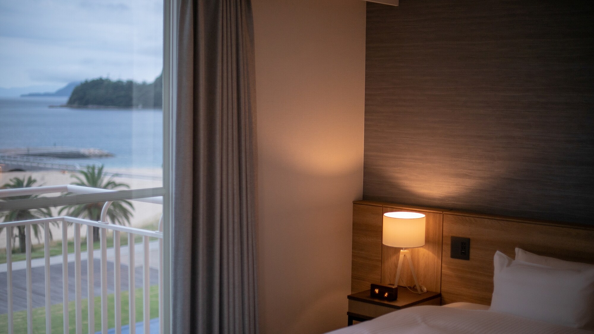 Hollywood Large Ocean View