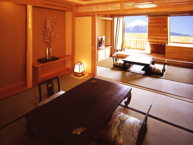 ◇ Mt. Fuji side ◇ Large room with open-air bath