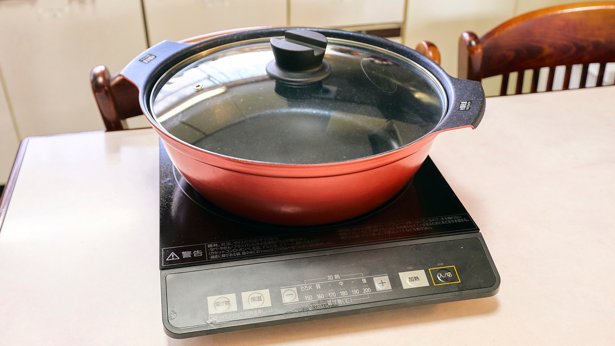 ・[Building B/Cooking equipment] We also have an induction stove and a pot. How about having a hot pot full of vegetables for dinner?