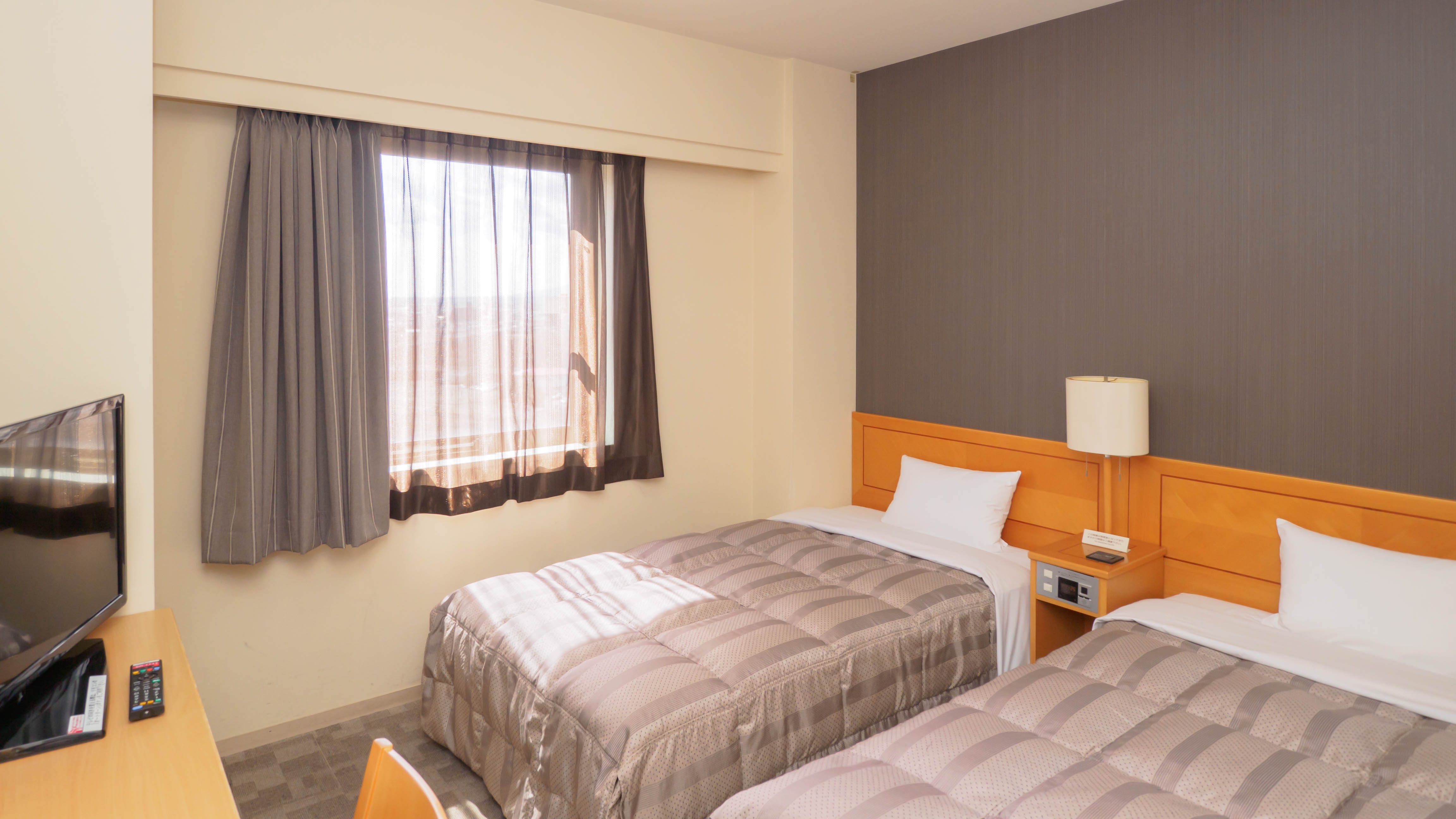 Twin room: A room with a generous size, ideal for families and couples.