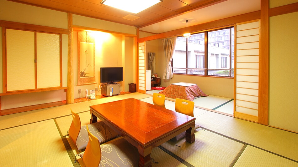 Japanese-style room 10 tatami mats + wide rim 2 tatami mats