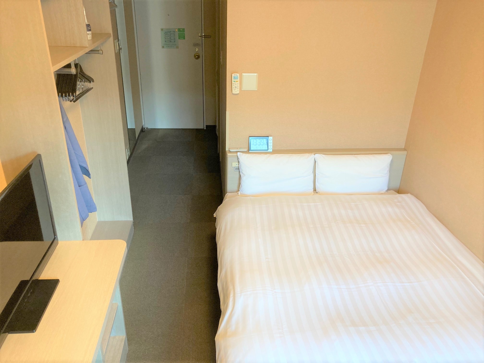 ◆ Non-smoking ◆ Double room 16 sqm Bed width 140 cm