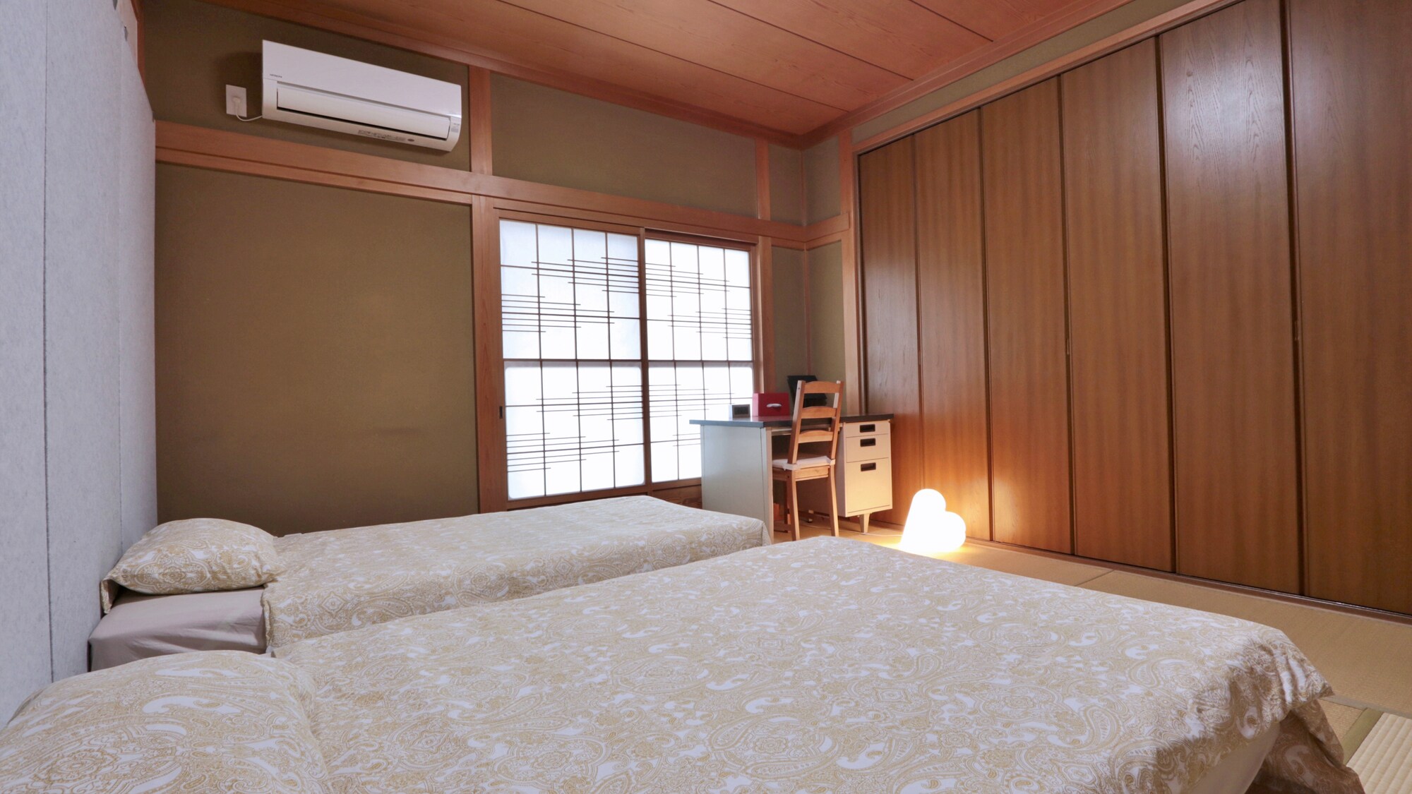 [Guest Room] [Non-smoking] Japanese-style twin room ★ Shared facilities