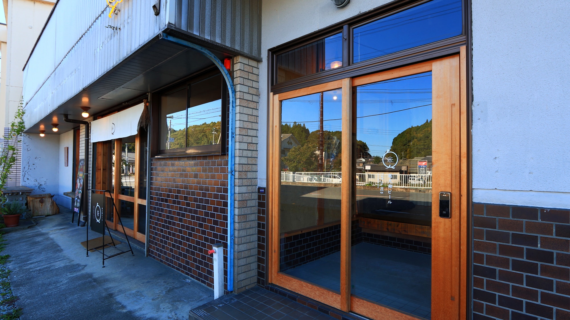 [Okuyamato Beer TAP to BED] This is the entrance for overnight stays.