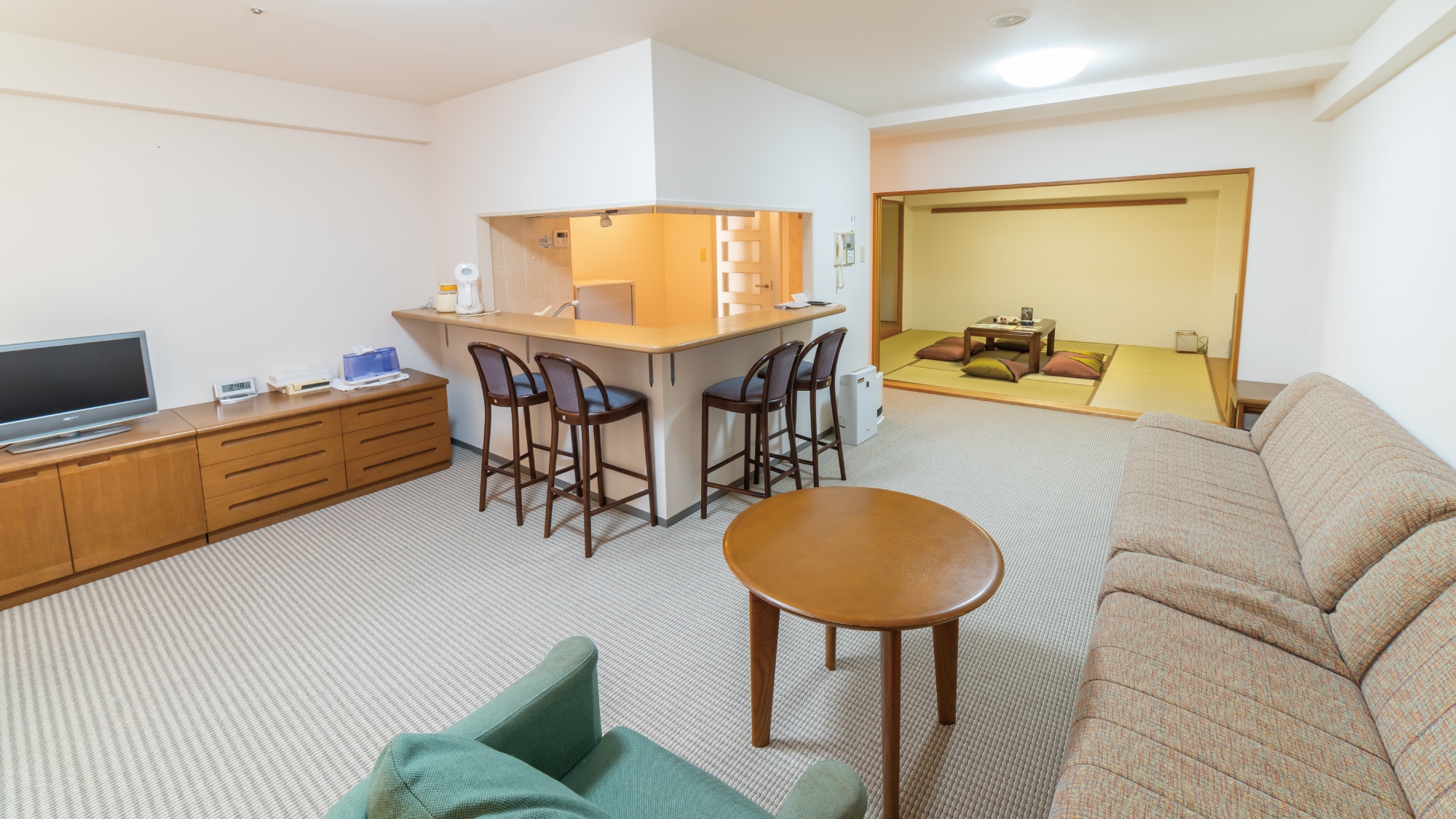 [Japanese-Western style room] {Resort mansion *detached building} Maximum capacity 8 people