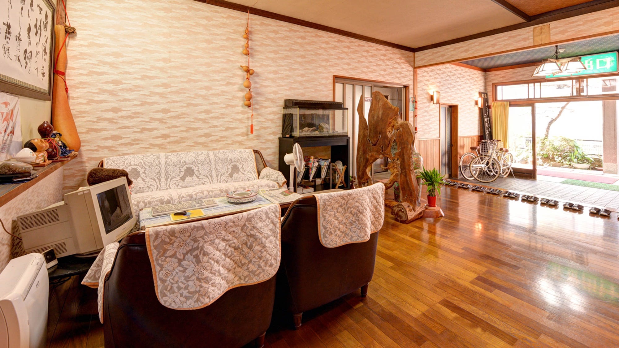 *Lobby/Please feel free to use the fluffy sofas to relax.