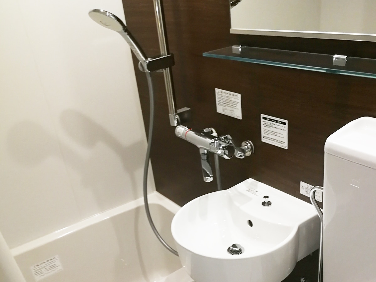 Unit bath in the guest room on the third floor