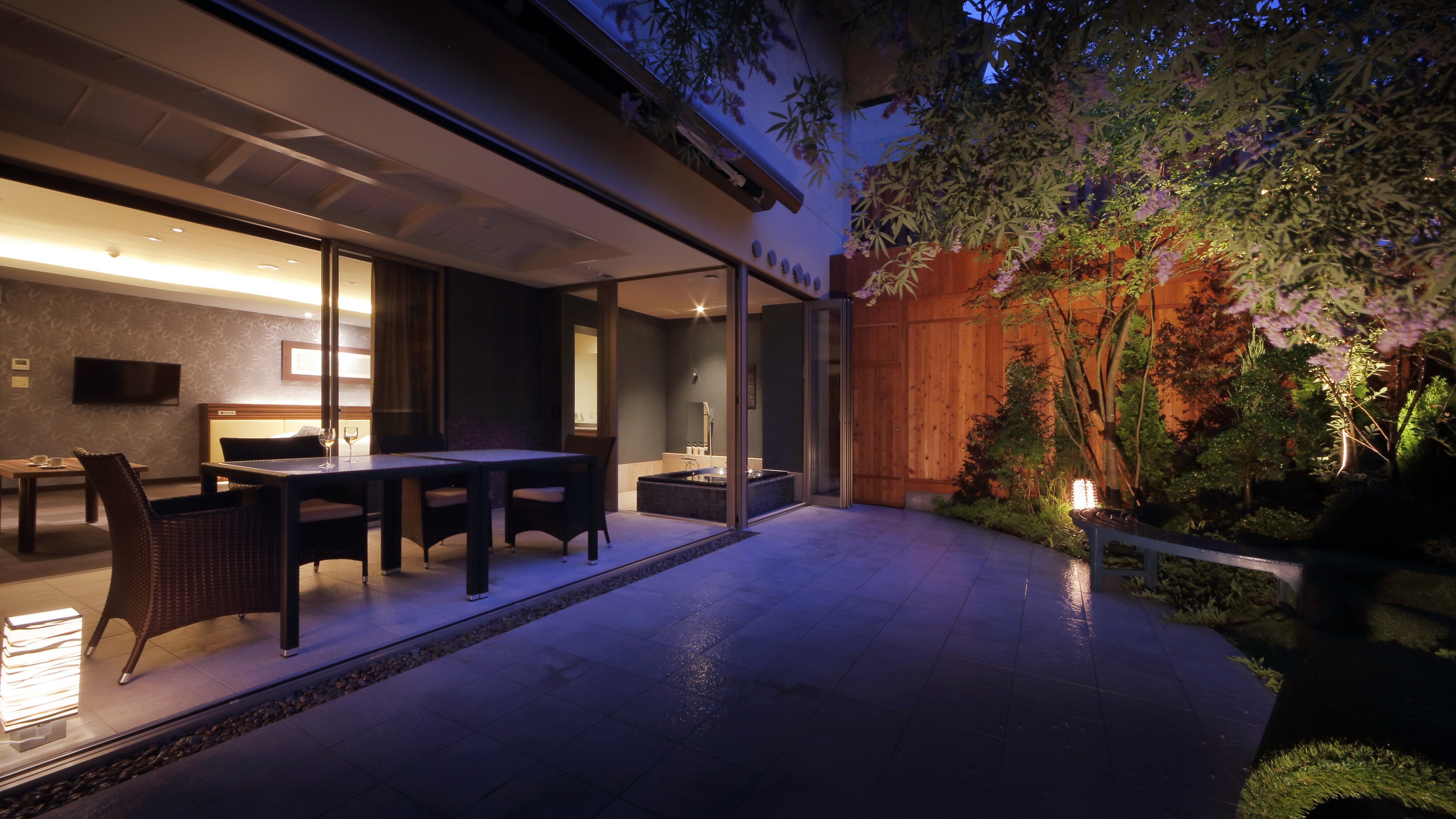 Pemandangan malam dari suite (Kikyou) / taman