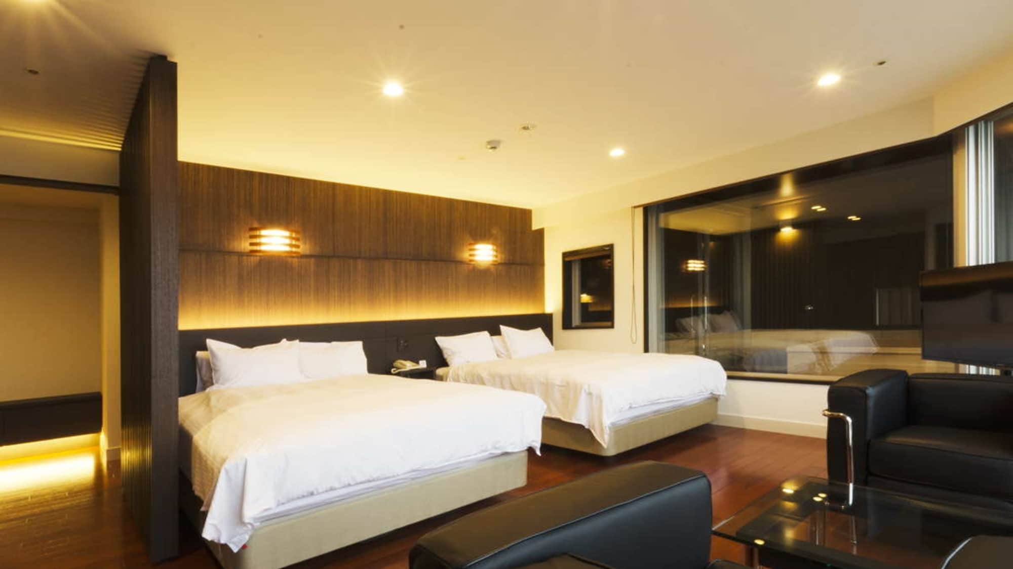 Deluxe Japanese-Western room with open-air bath/bed and living room