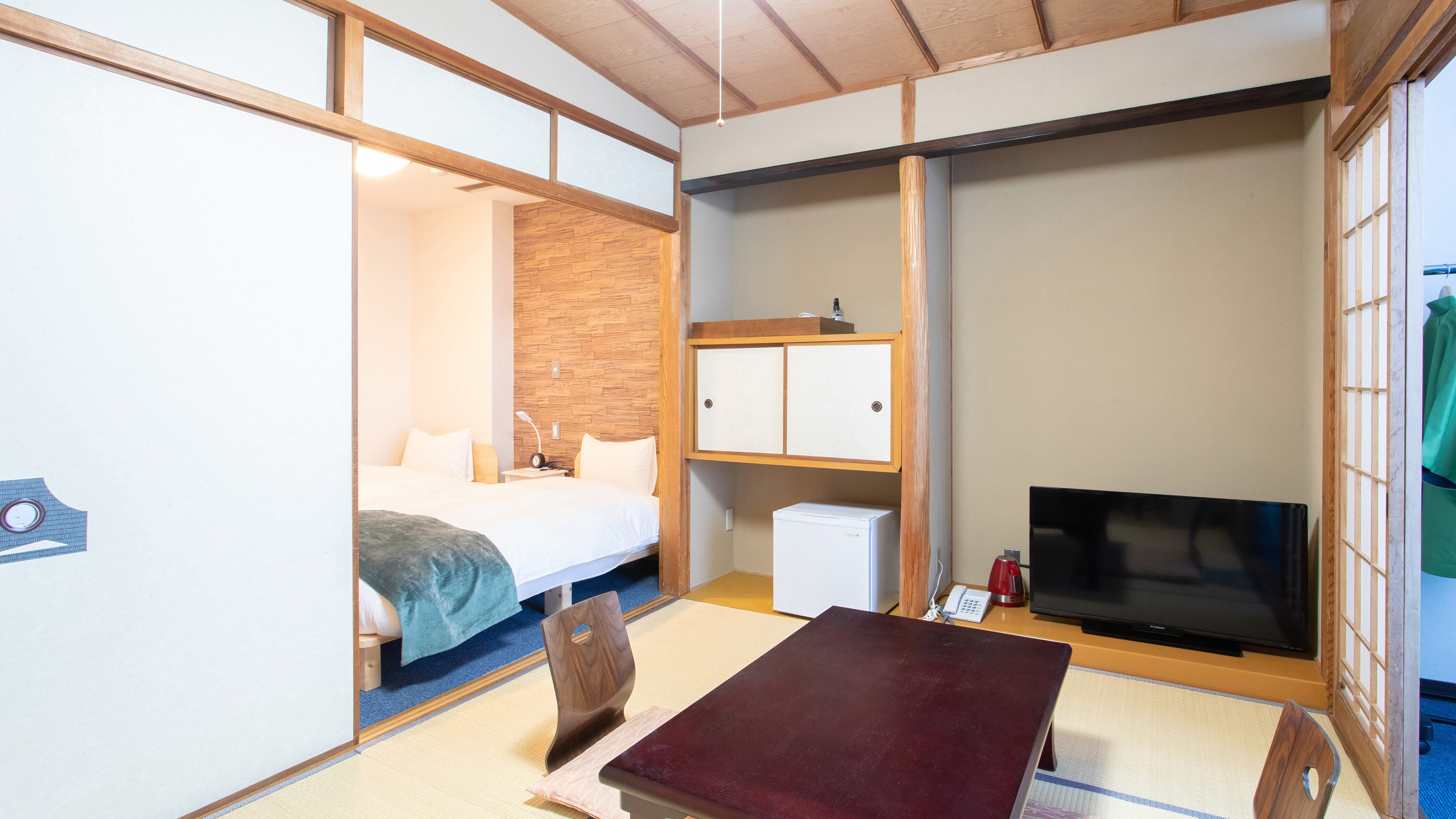 [Non-smoking] Japanese-Western room for 1-4 people