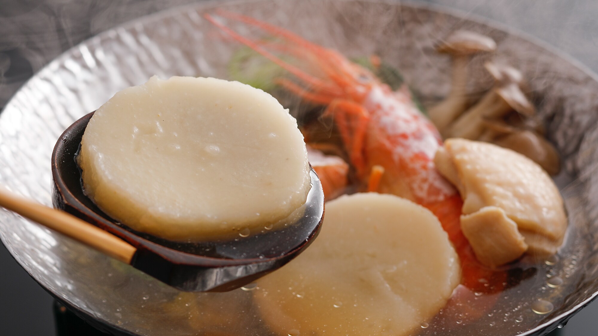 [Contoh makan malam] Yosenabe (hot pot) yang berisi hidangan lokal Kakegawa "Ohataki mochi"