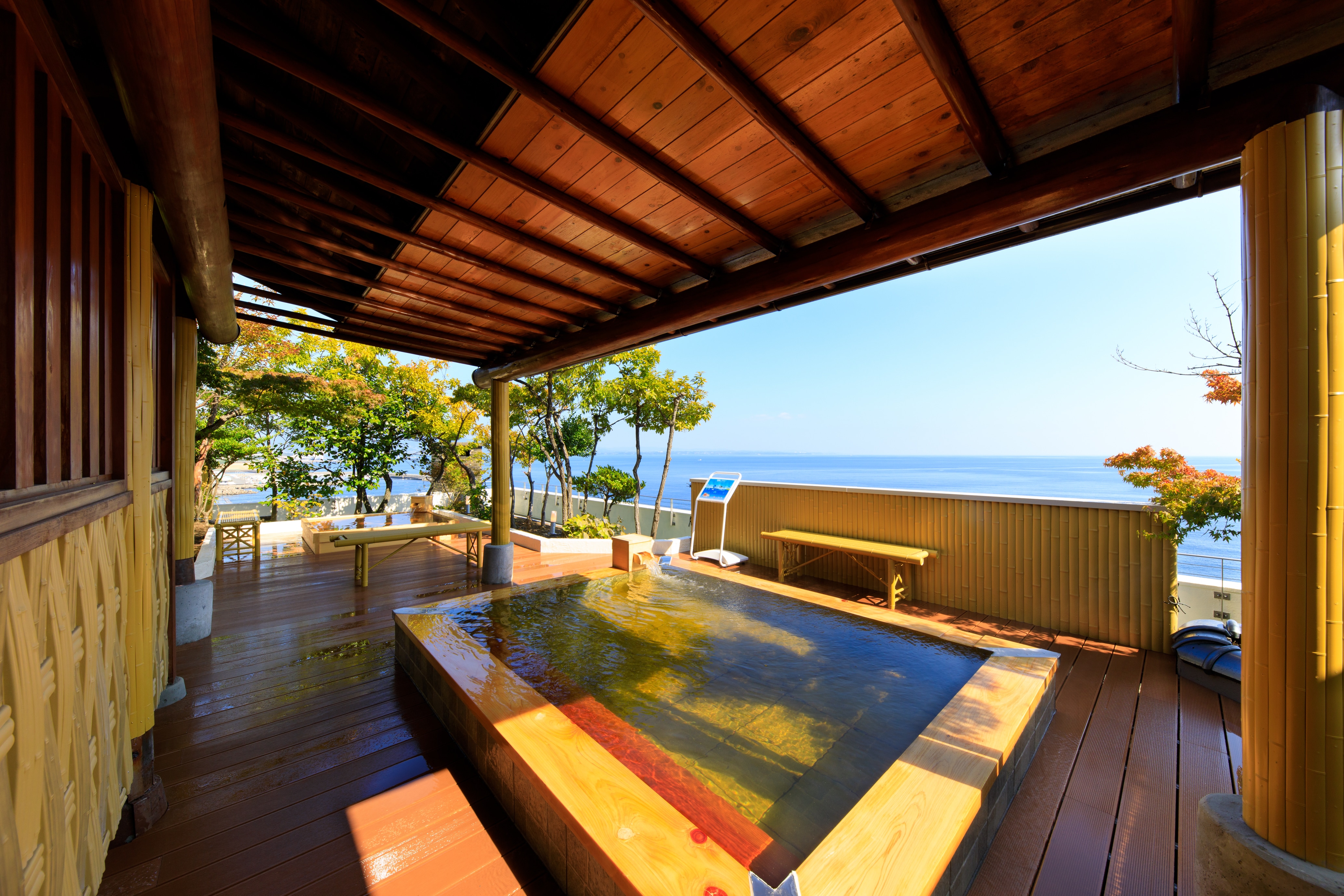 Rooftop women's open-air bath