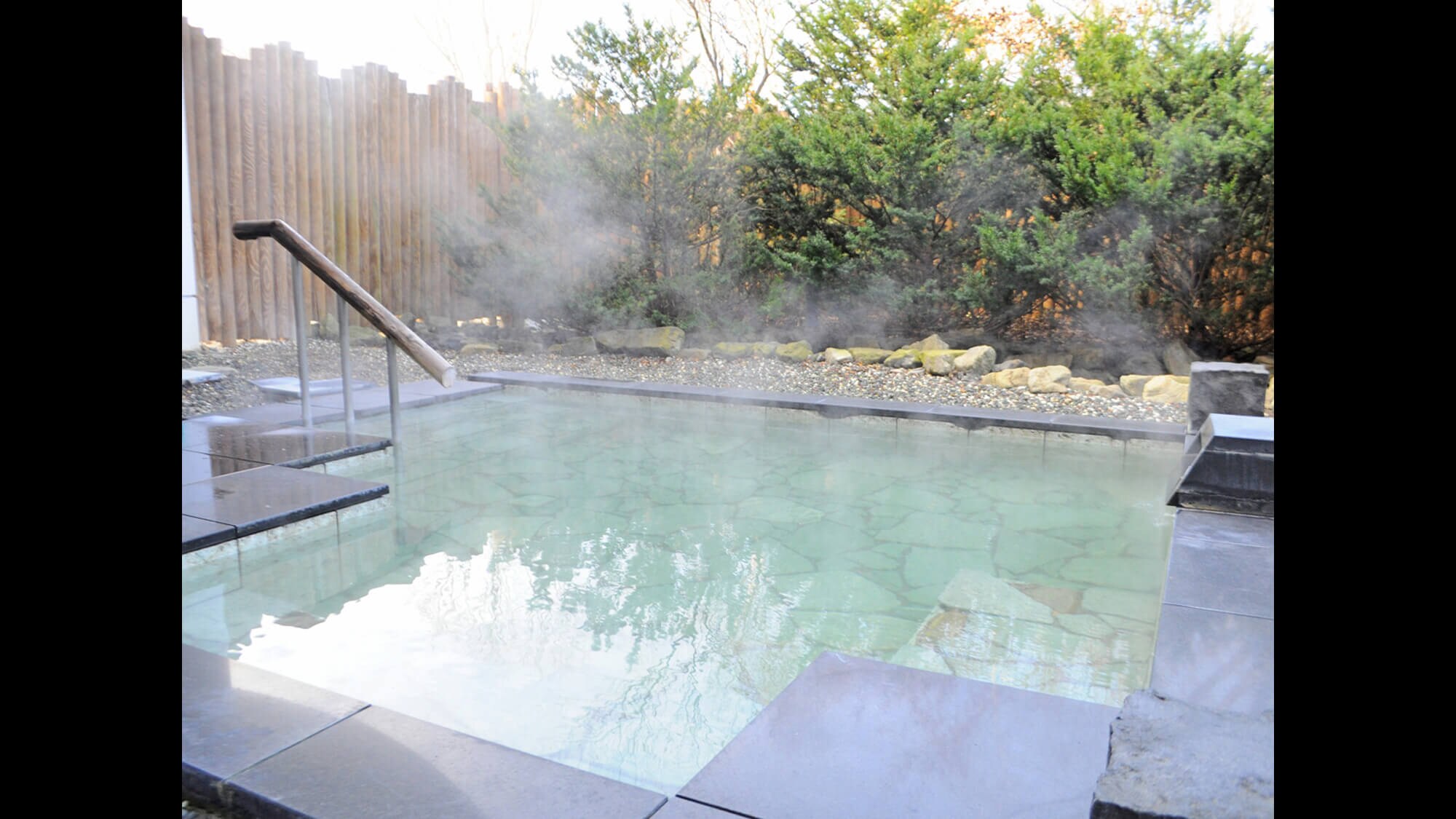 [Onsen] "Hana no Yu" is an open-air bath that keeps your body warm and warm after taking a bath.
