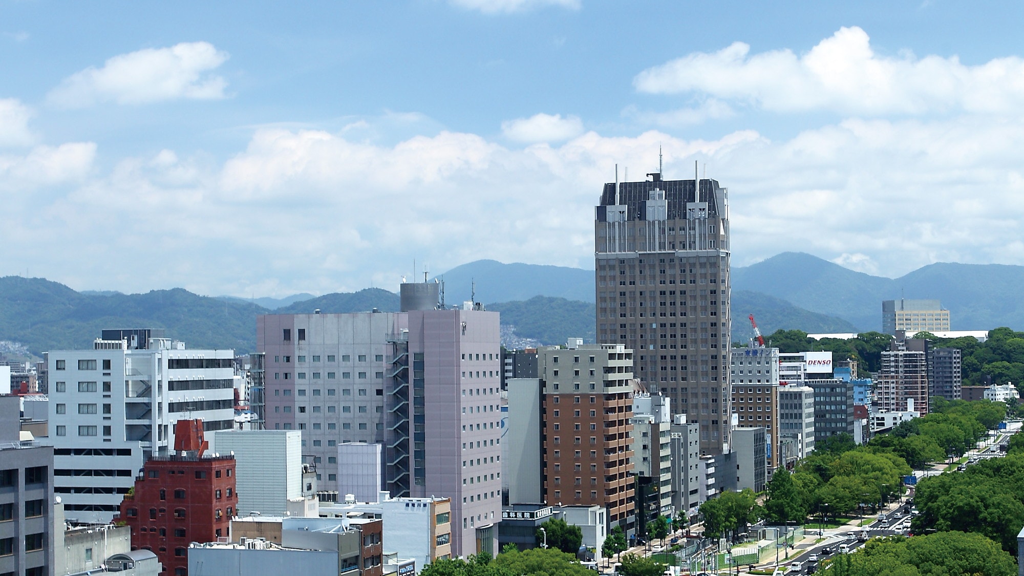 ◇外觀：位於平和大道沿線，從東向西貫穿市中心。