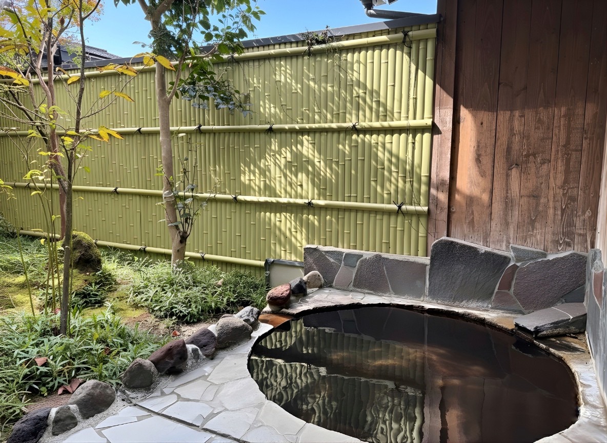 Ví dụ về bồn tắm ngoài trời Gogakukan