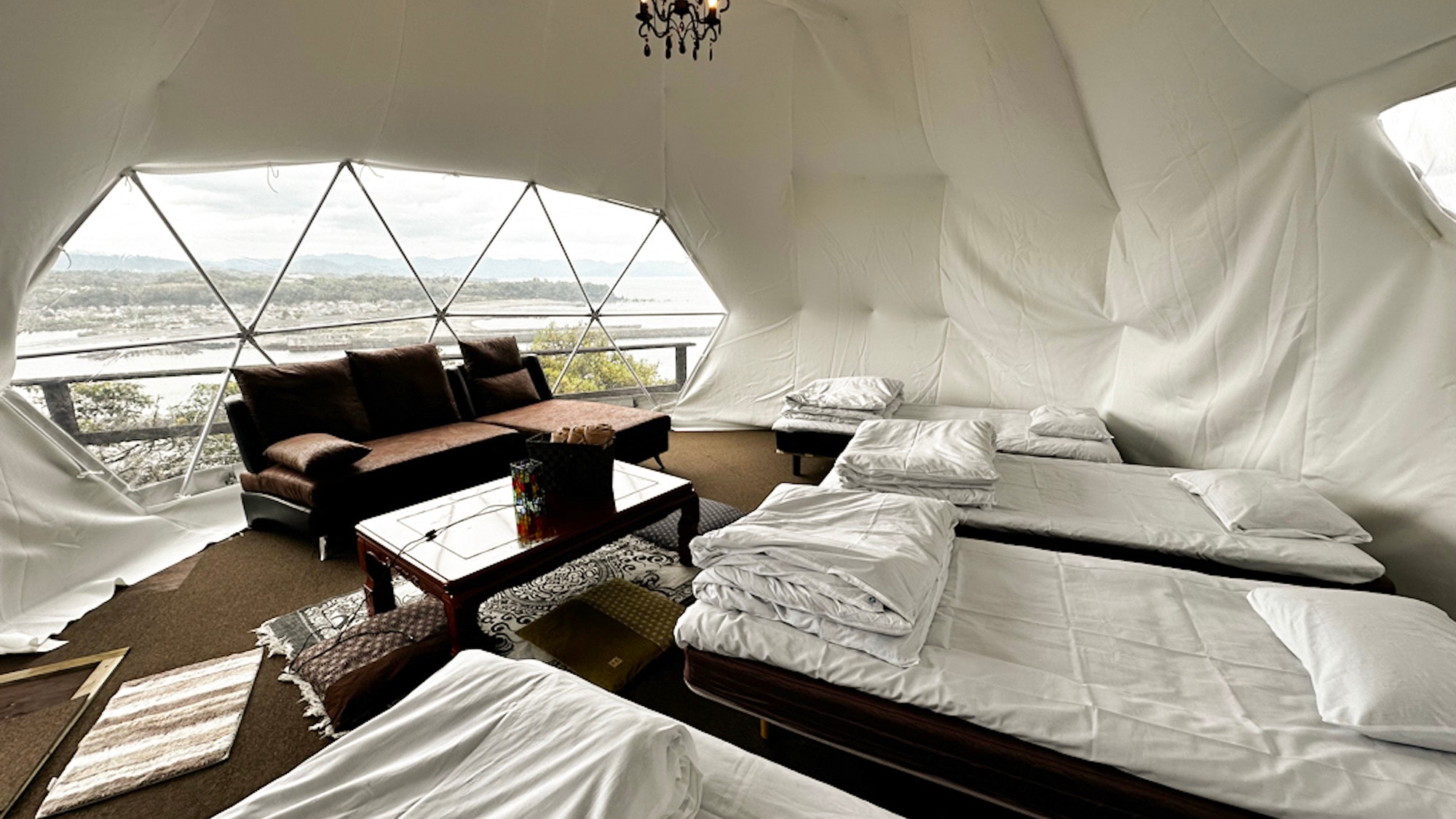 ・[Ocean Dome 9] Accommodates up to 8 people. Enjoy comfortable glamping in a spacious tent