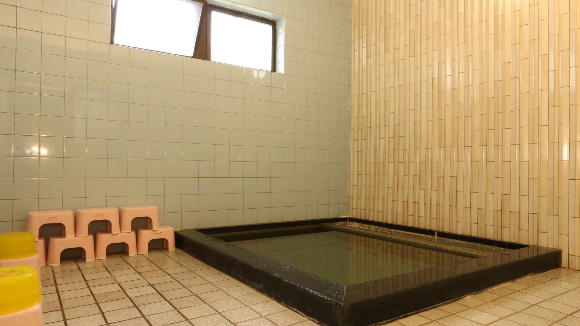 Medium bath: The bath changes according to the number of customers.