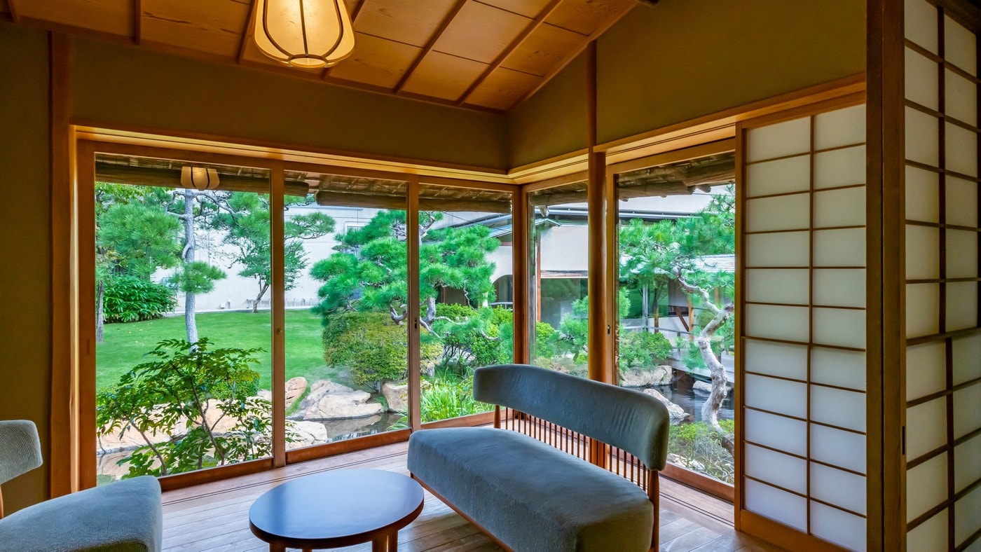 [Yakumo] Enjoy the view of the garden from the wide edge with a feeling of openness.
