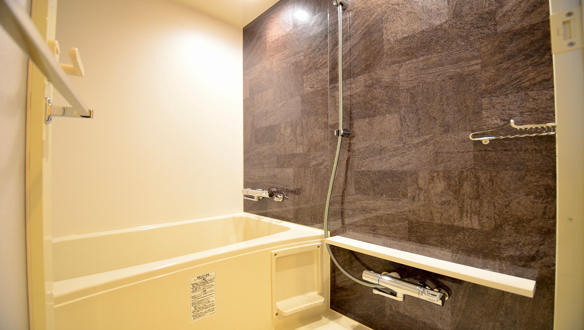 [Double Superior Twin Hollywood Twin Suite] Bathroom