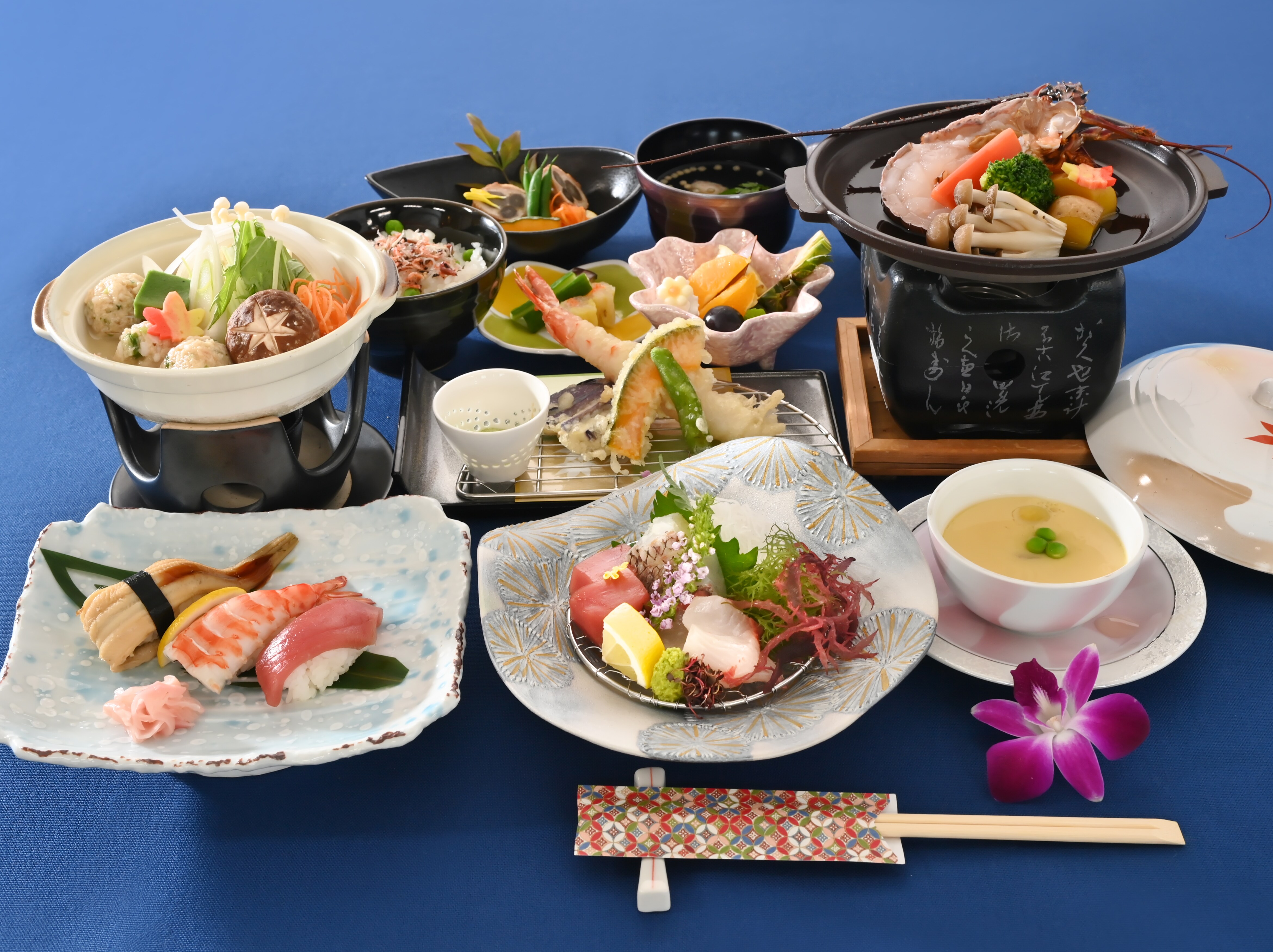 Plan with half a lobster on a ceramic plate (meal image)