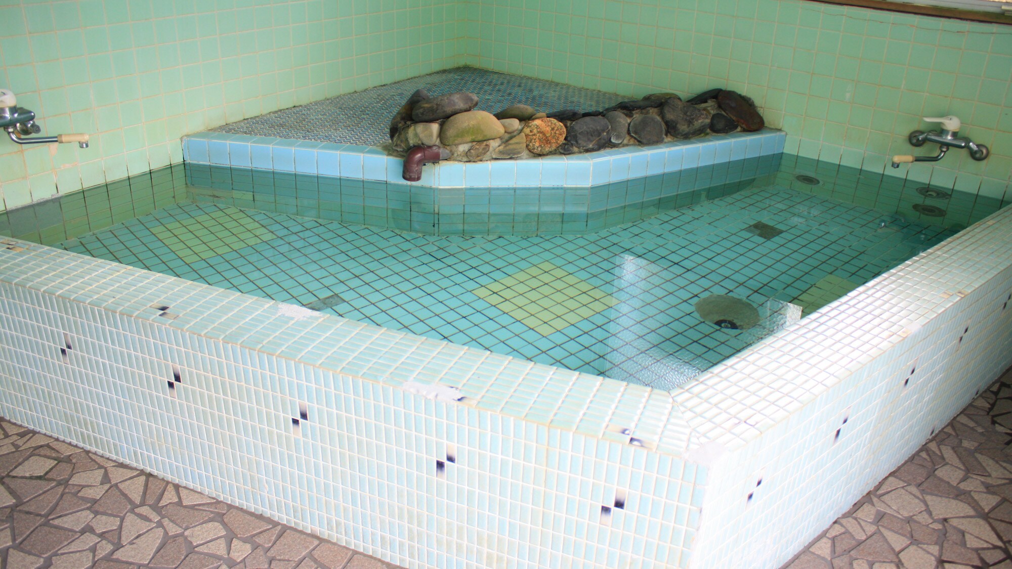 * [Bath (1st floor)] Please use the baths on the 1st and 2nd floors separately for men and women.