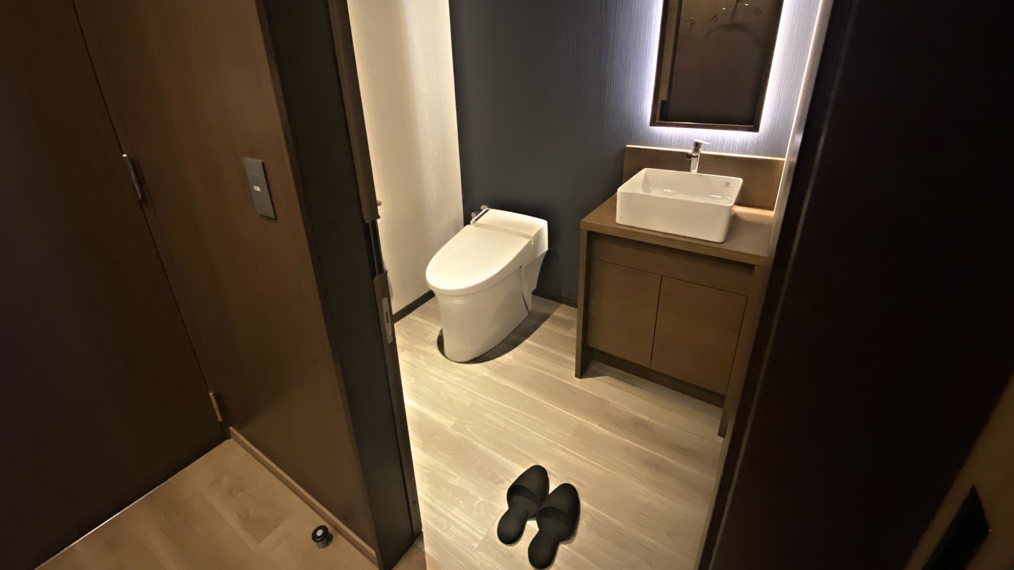 [Dengan pemandian air panas] Kamar bergaya Jepang-Barat / ruang toilet yang luas (contoh kamar tamu)