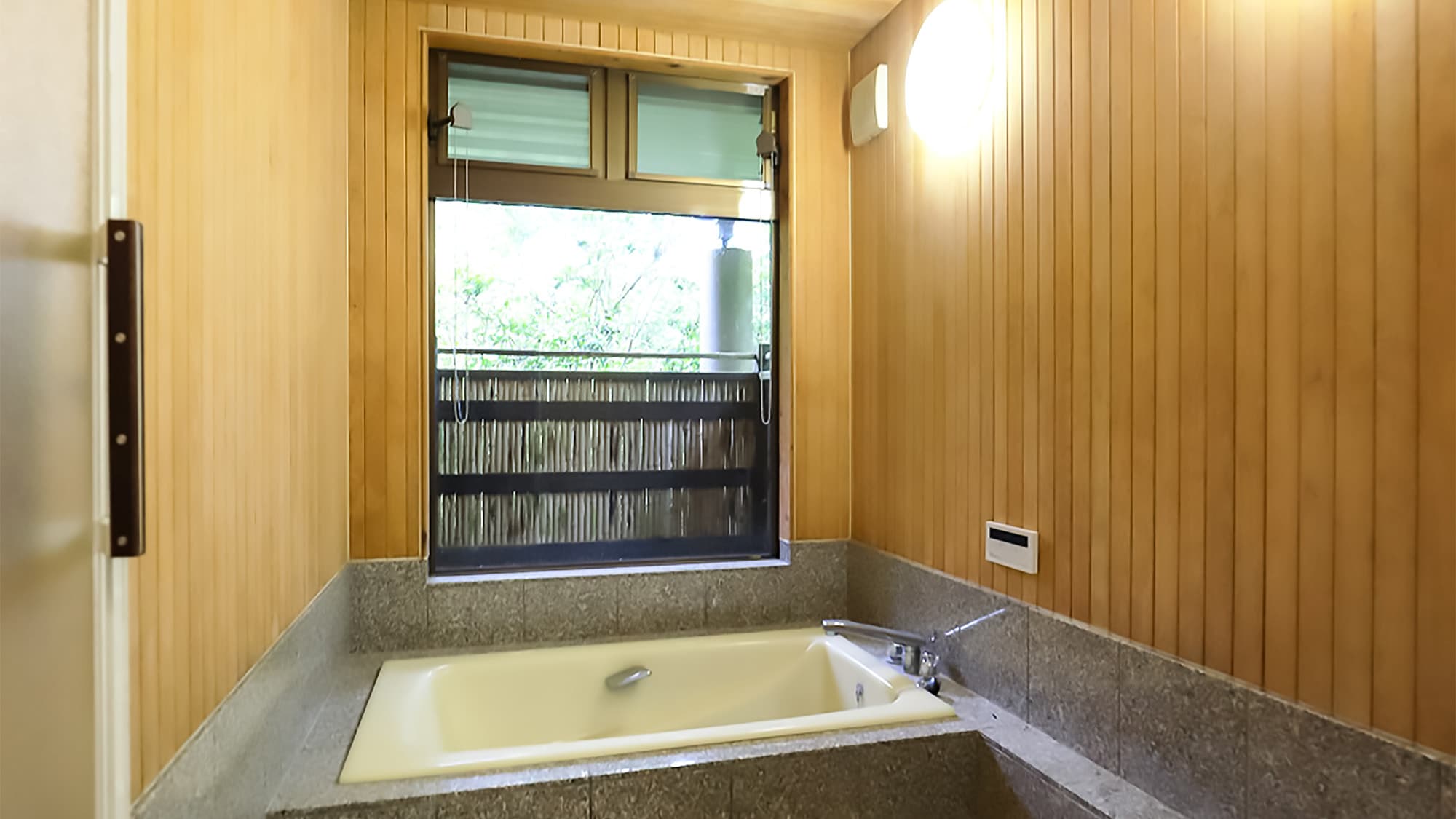 ・The luxurious cypress-lined bath is exceptional.