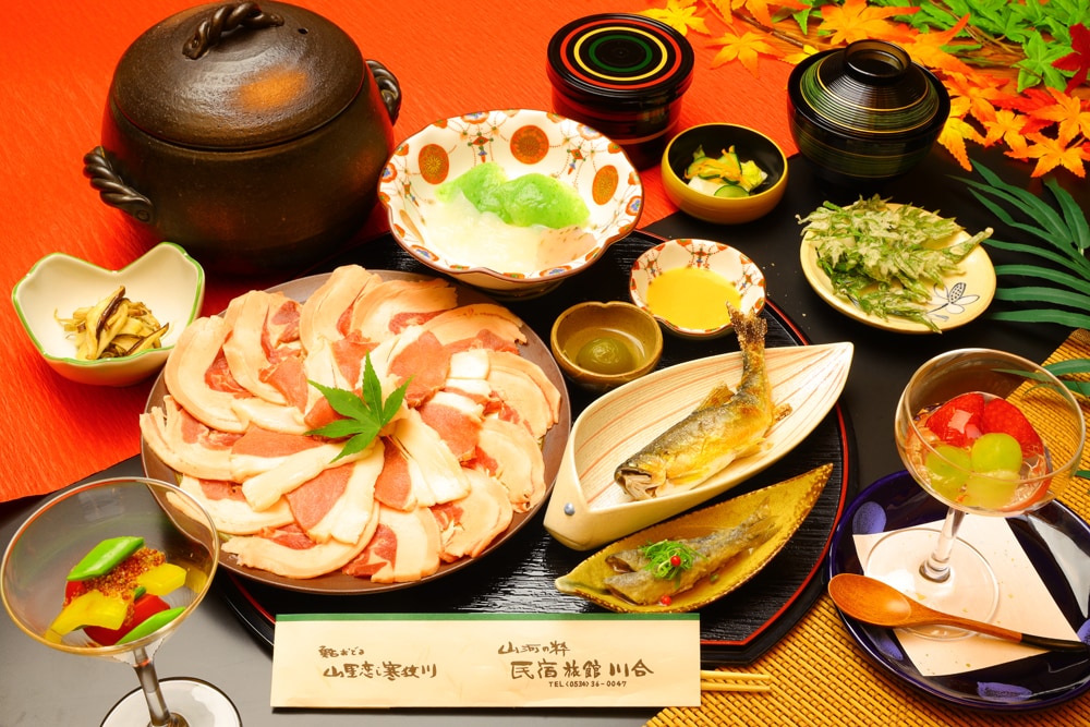 【日式旅館】山珍海味、特色野豬火鍋宴席、升級版杉木計劃