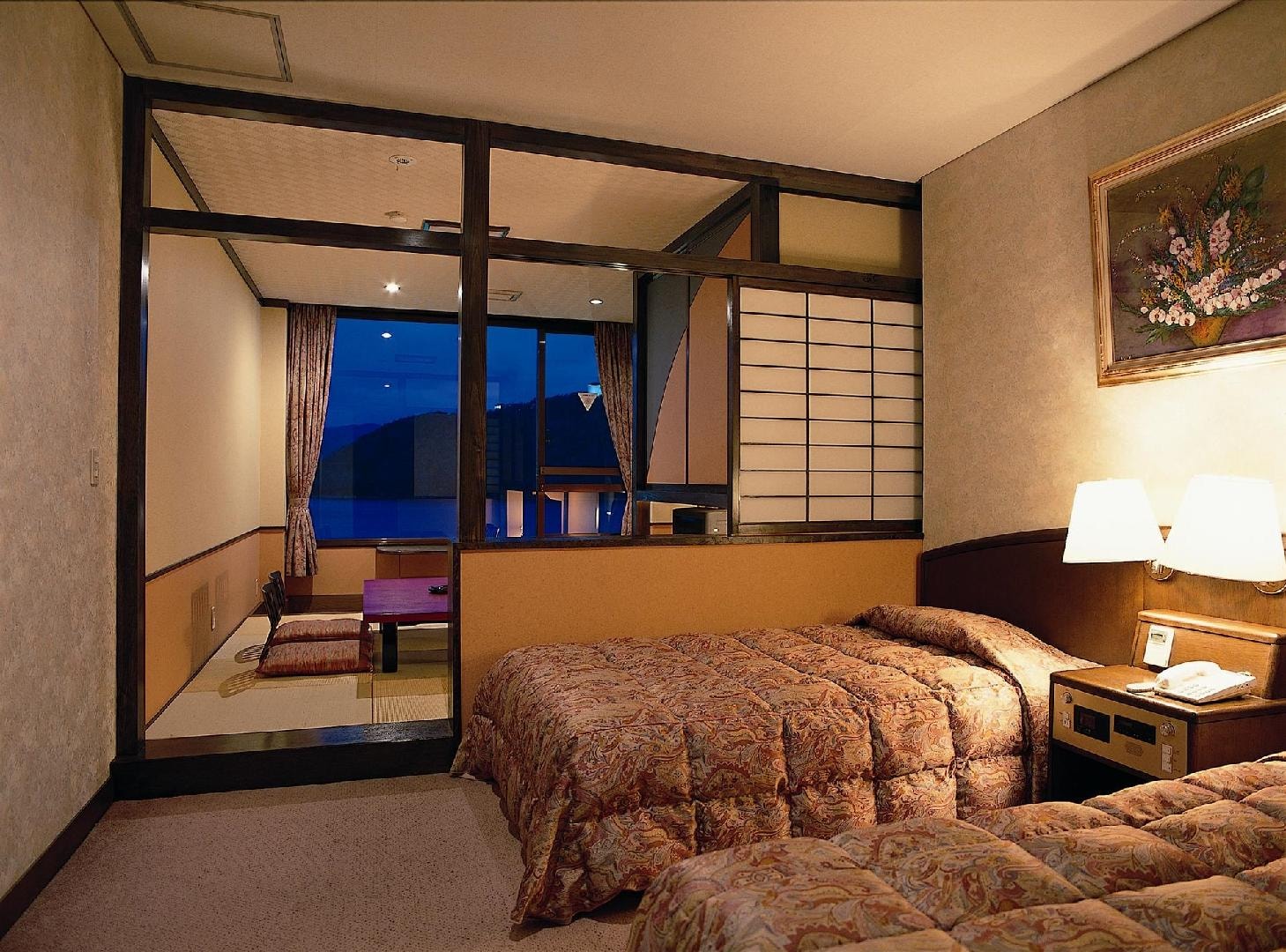Lake side Japanese and Western room (non-smoking)