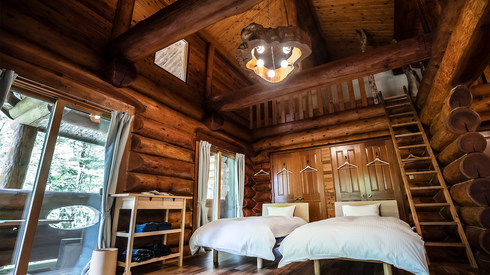 [Log house] Bedroom with living loft
