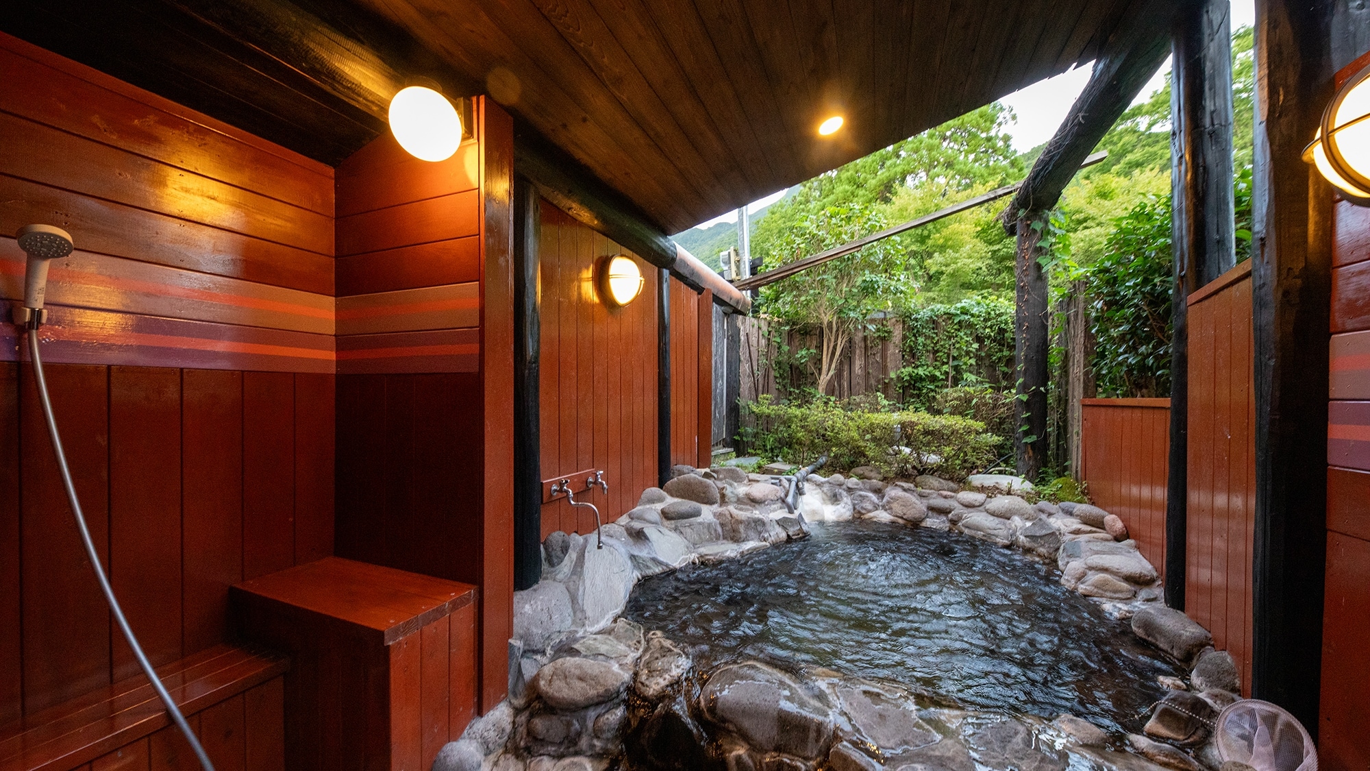 [Sakura] Main house guest room 2nd floor_8 tatami mat Western-style room + 8 tatami mat Japanese-style room You can feel the change of the seasons