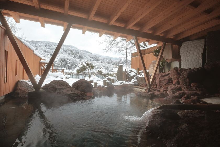 บ่ออาบน้ำกลางแจ้งในฤดูหนาว