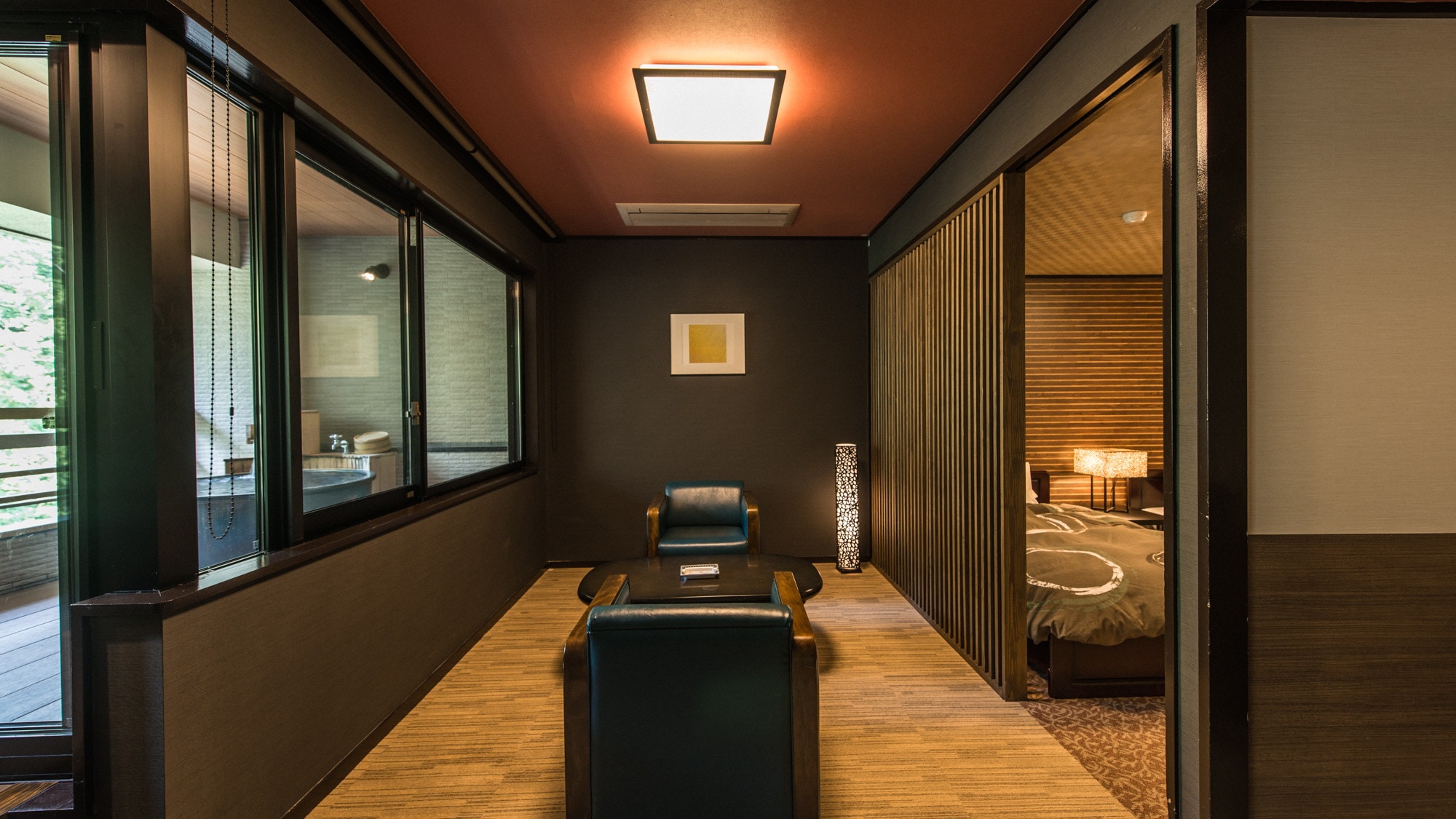 [Top floor with open-air bath-Kuon suite-Japanese-Western style room, 73㎡] A luxurious time to enjoy the hot springs flowing directly from the source