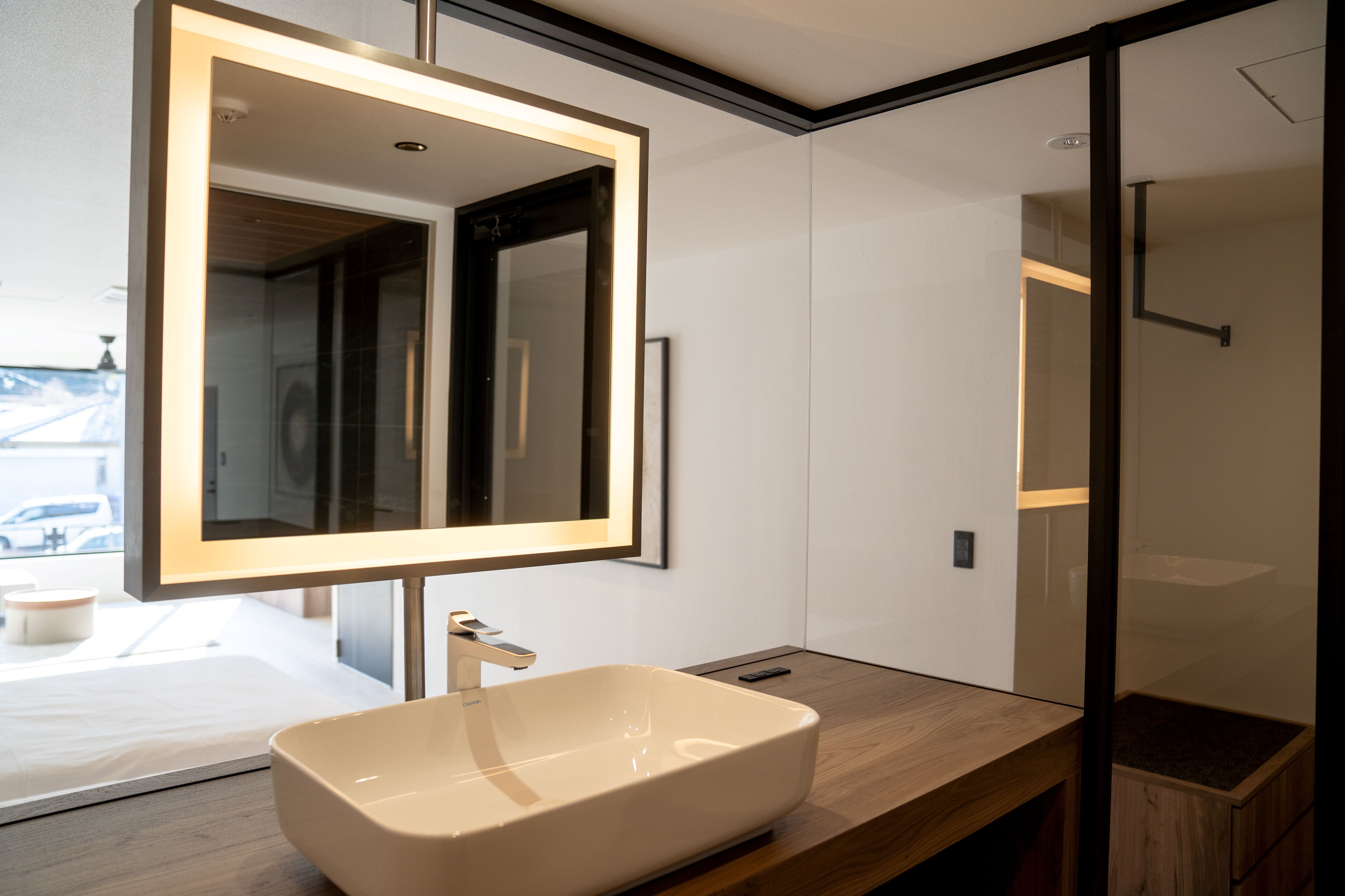 Deluxe twin washbasin
