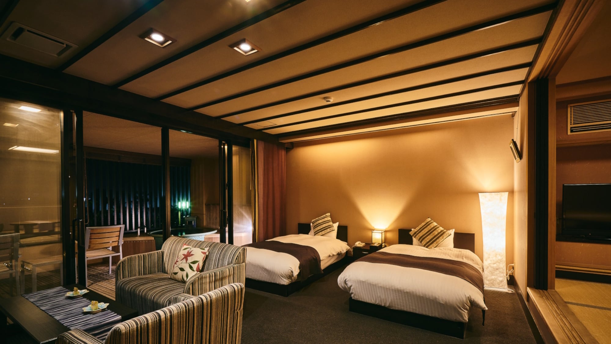 ◆Suikyouan◆ Barrier-free Junior Suite Japanese-Western style room with open-air bath