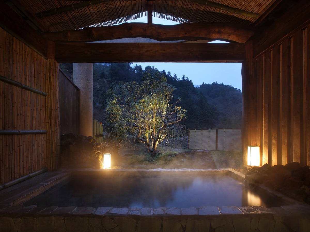 "Garden side open-air bath" facing the garden
