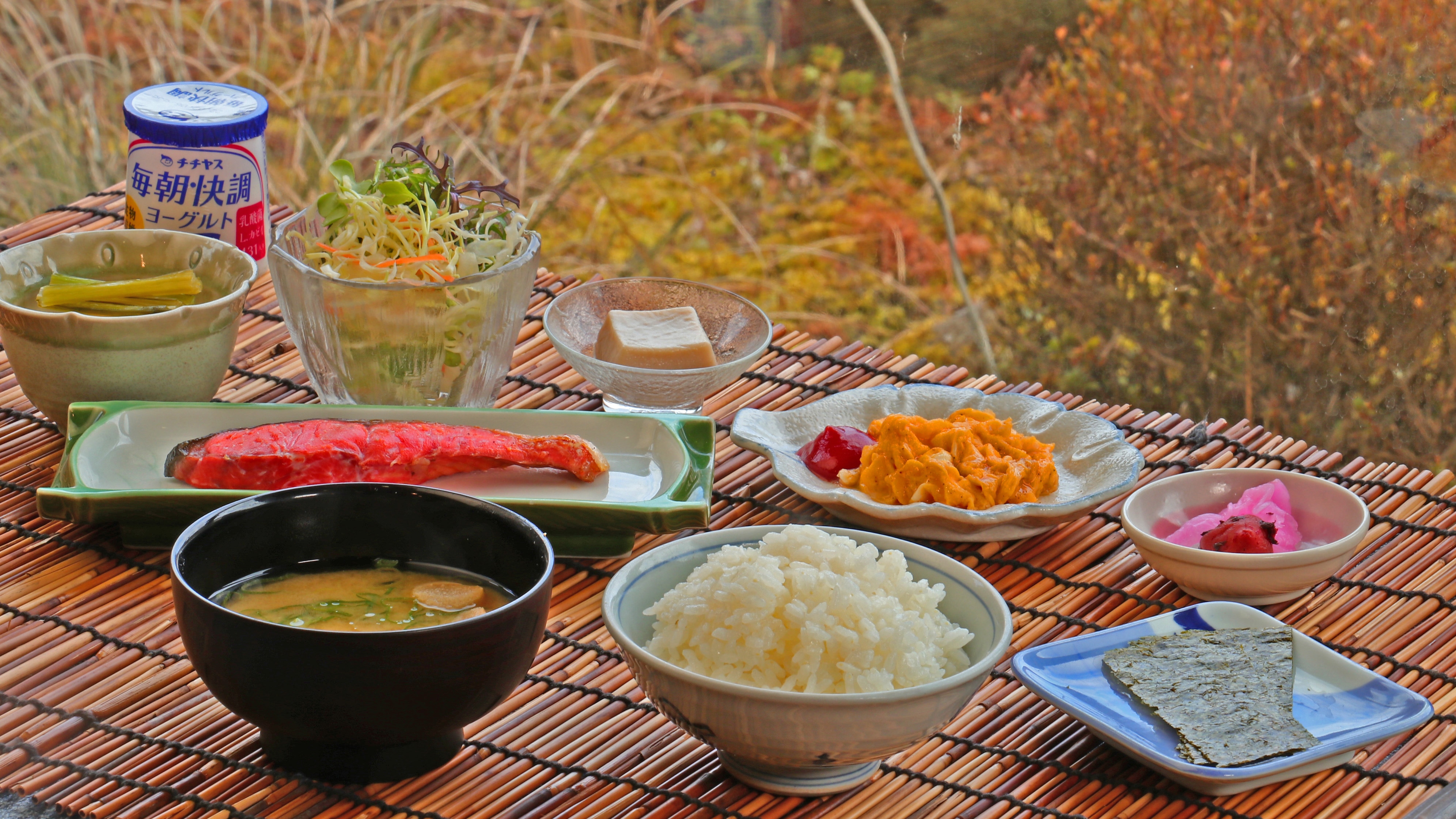 [Sarapan] Paket makanan Jepang yang lezat untuk pagi hari ★ Nasi yang dimasak dengan air murni Soni sungguh nikmat!