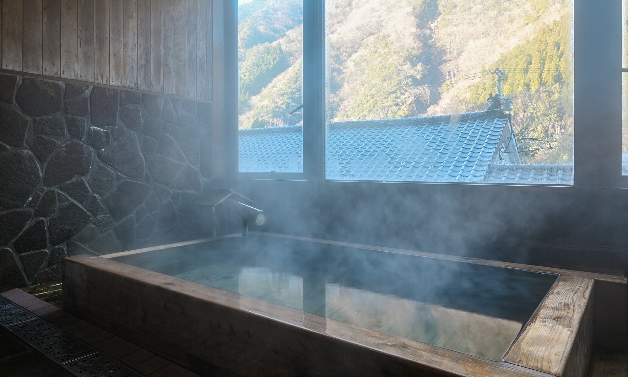 * [Cypress bath] Although it is not a hot spring, you can enjoy the mountain scenery unique to this unexplored region from the window.