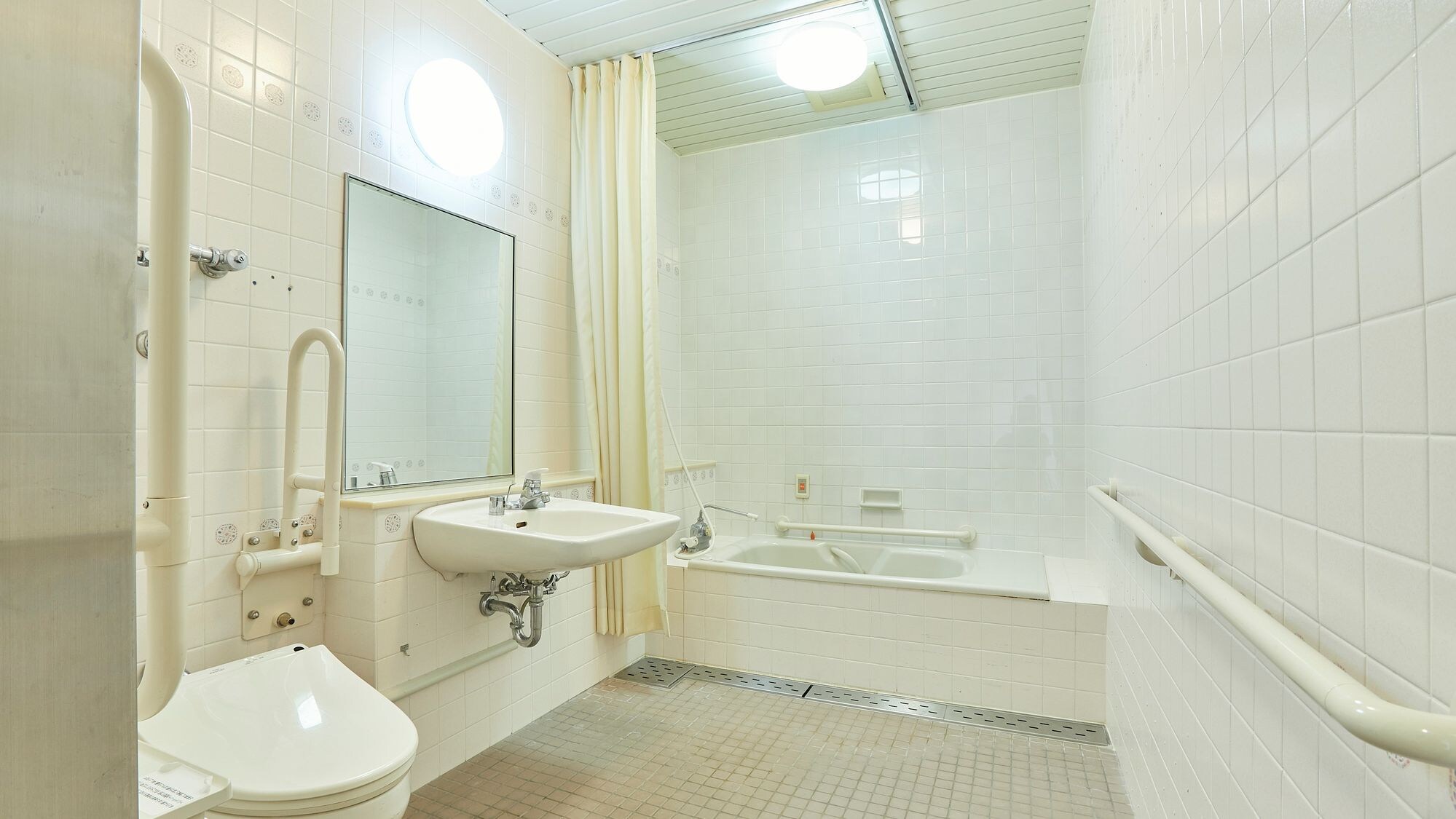 Kamar twin tanpa penghalang (dengan kamar mandi) / 73 meter persegi