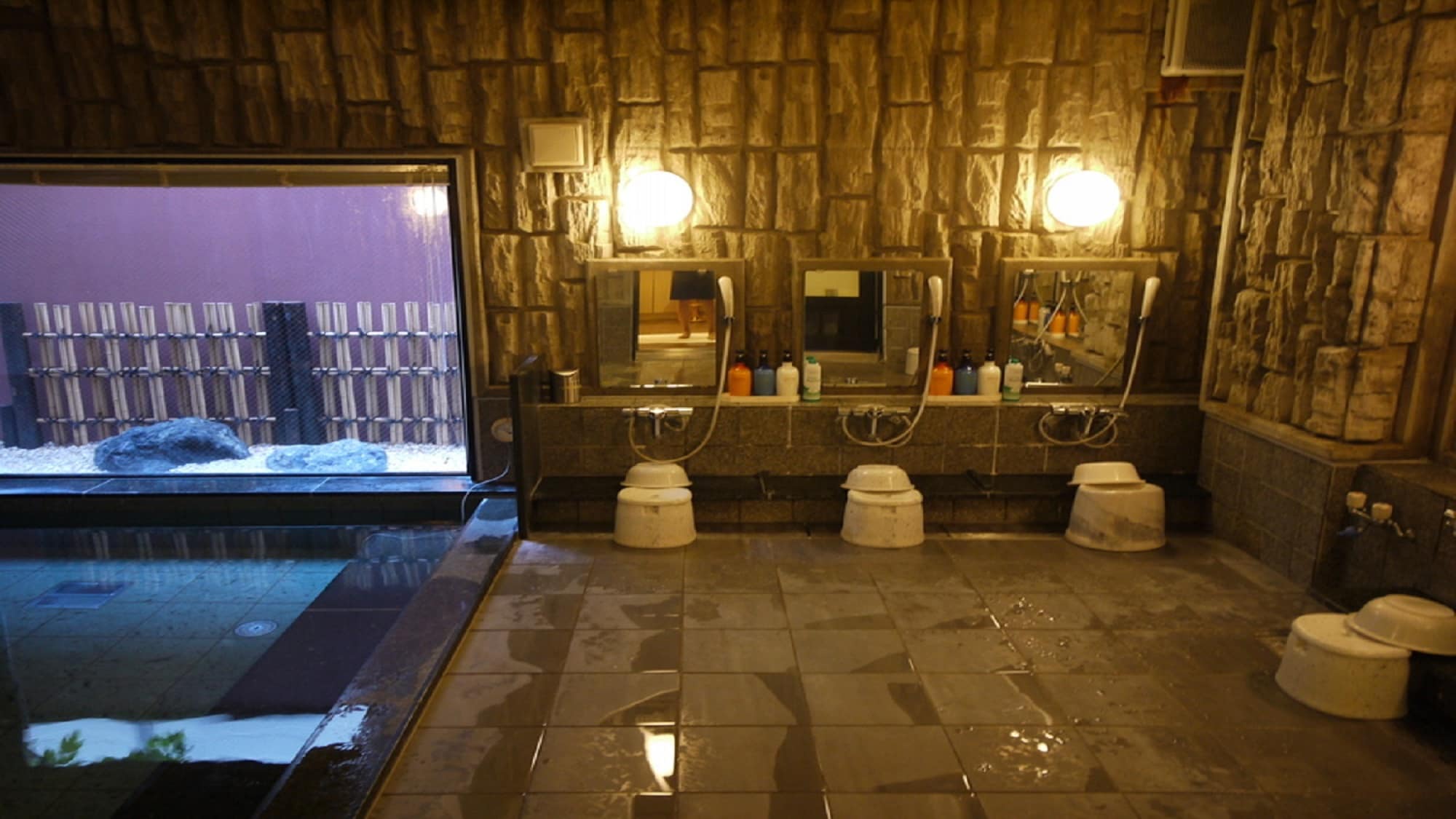 Large communal bath 16: 9