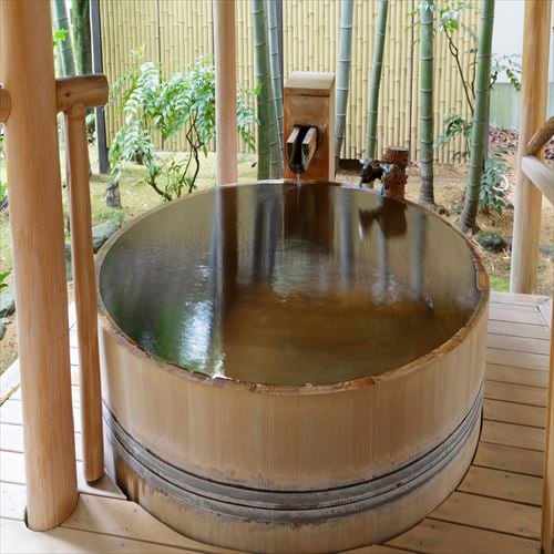 An example of an open-air bath in a Japanese-style room